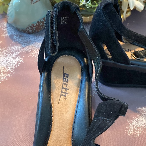 Sandals - Picture 3 of 9